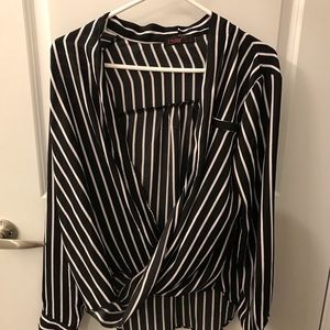 Pen front flowy blouse